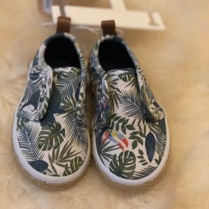 10/$25 // Crazy 8 Palm Sneakers